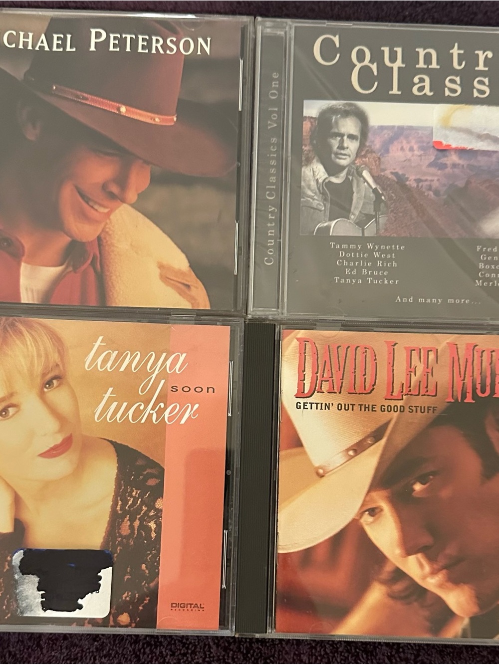 Lot of 4 country music cds the country classics cd is New still